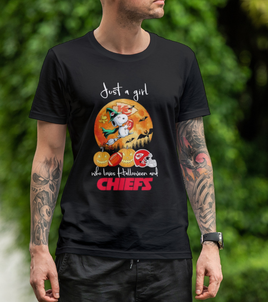 Just A Girl Who Loves Halloween And Chiefs Snoopy Witch T-Shirt