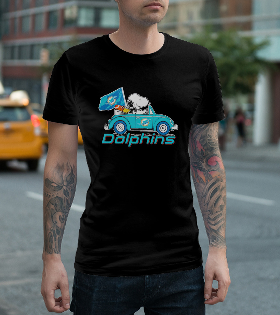 Snoopy and Woodstock Driving Car Miami Dolphins Flag T-Shirt