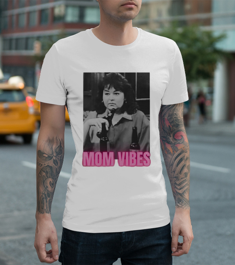 Mom Vibes Retro Style Black and White Image T-Shirt