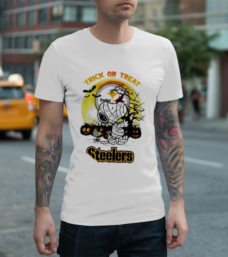 Pittsburgh Steelers Mummy Snoopy Trick or Treat Halloween Scene T-Shirt