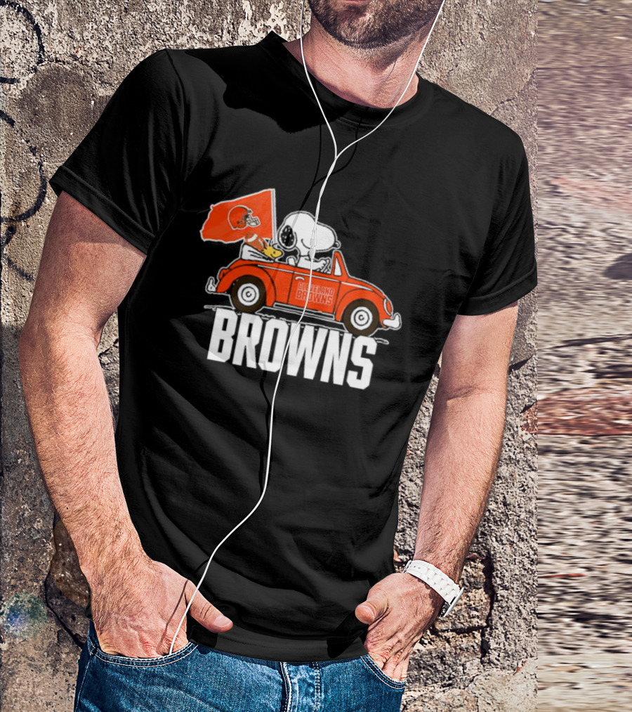 Cleveland Browns Snoopy Woodstock Driving Car With Flag T-Shirt