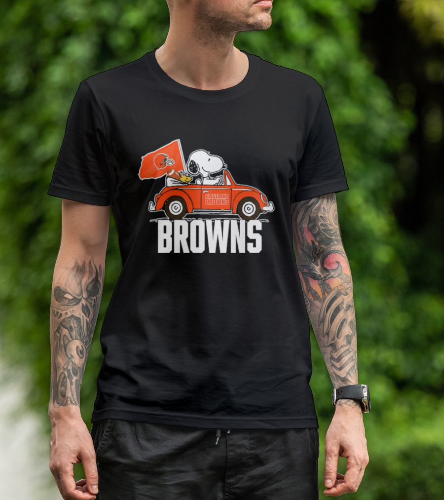 Cleveland Browns Snoopy Woodstock Driving Car With Flag T-Shirt