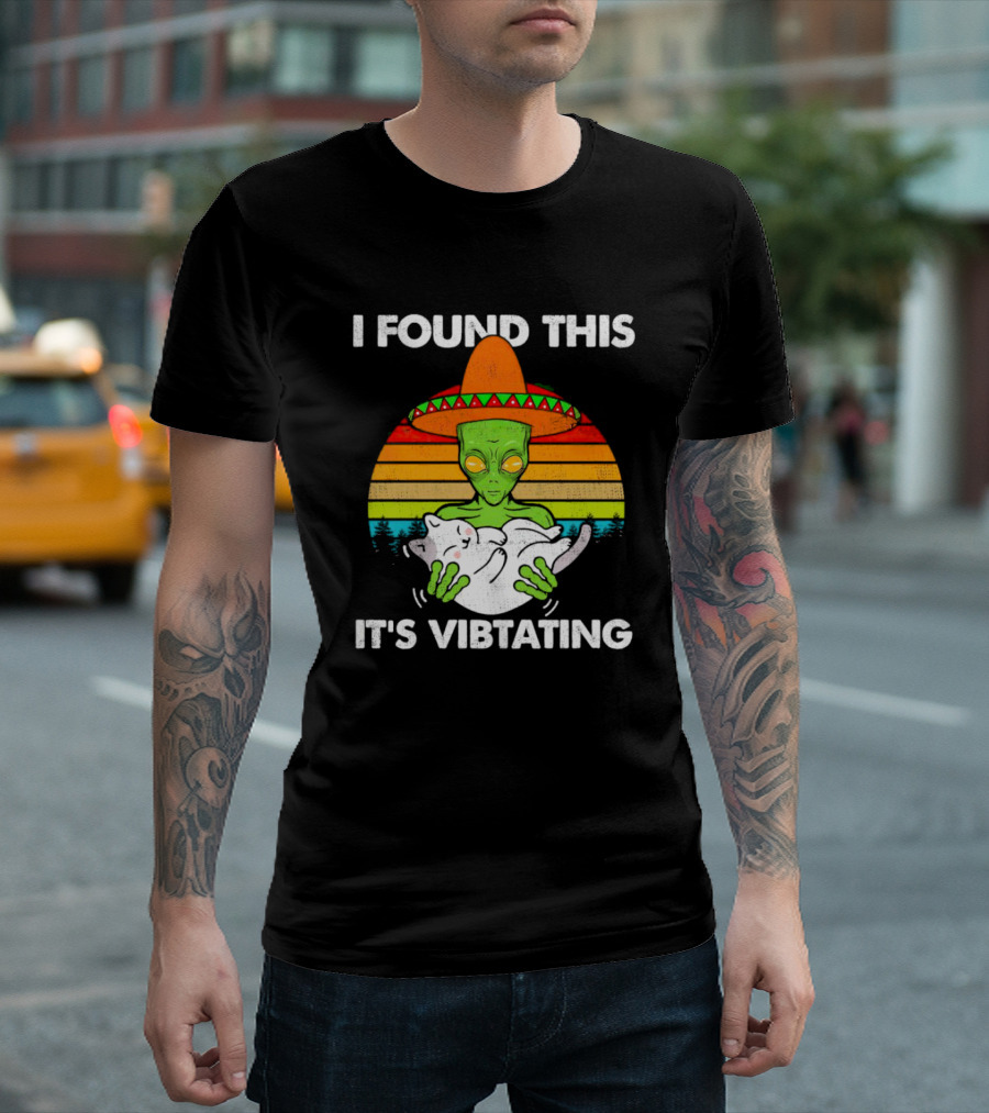 I Found This It's Vibrating Alien Cat Vintage Retro Sunset Sombrero T-Shirt
