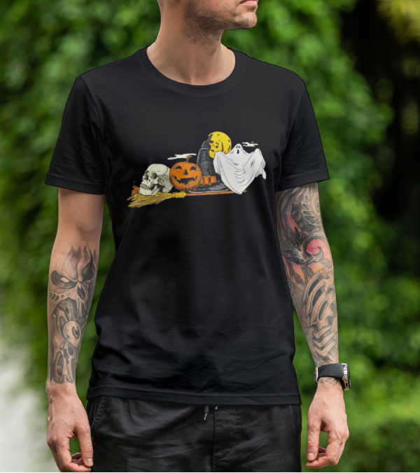 SpooKY Halloween Vintage Skull Pumpkin Ghost Witch Hat Moon Scene T-Shirt