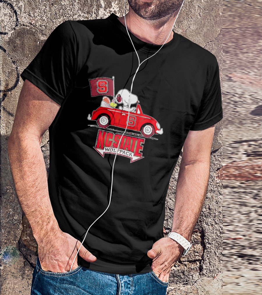 Snoopy And Woodstock Driving Car With NC State Wolfpack Flag T-Shirt