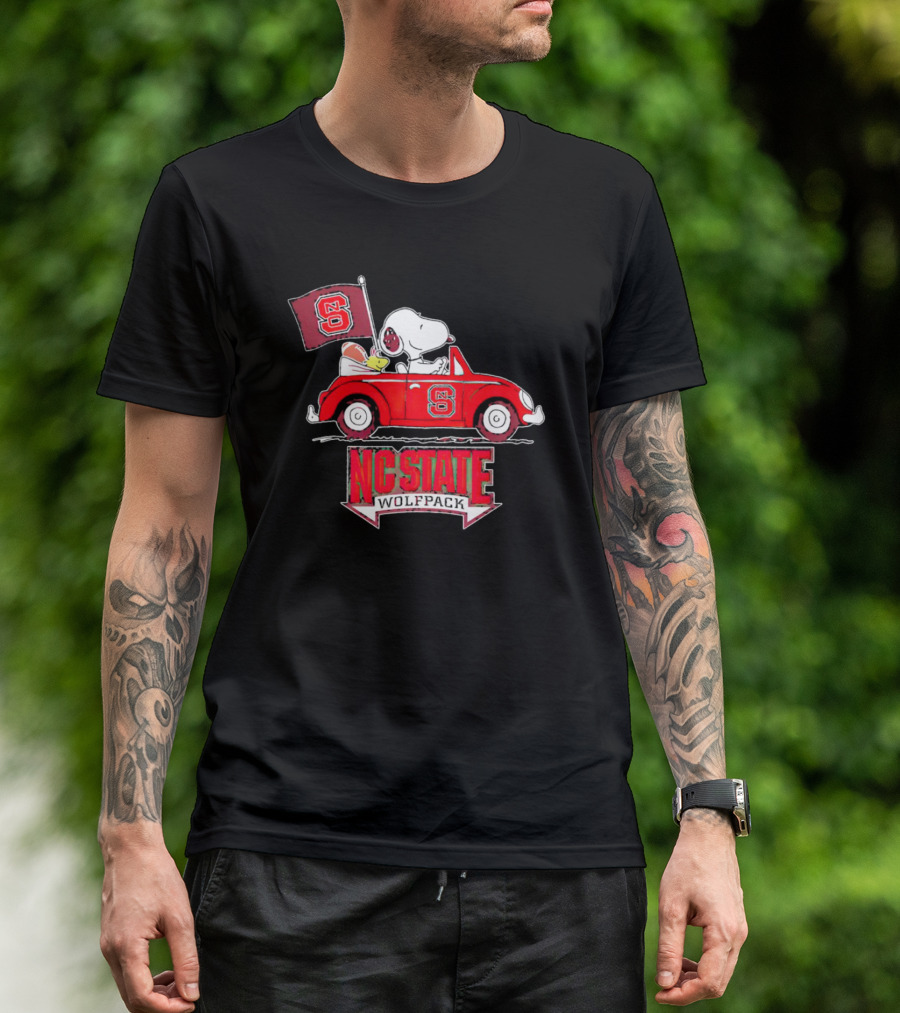 Snoopy And Woodstock Driving Car With NC State Wolfpack Flag T-Shirt