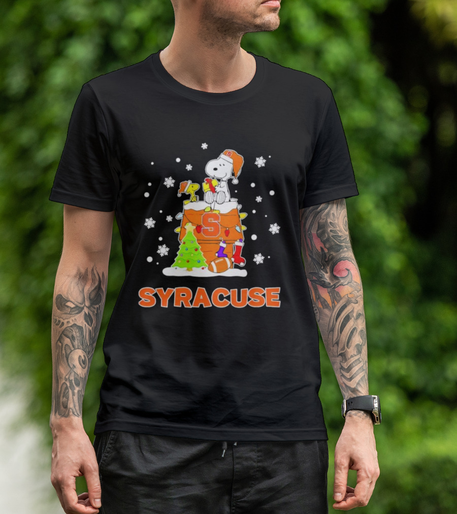 Snoopy And Woodstock On Syracuse Orange Doghouse Christmas Football Scene T-Shirt