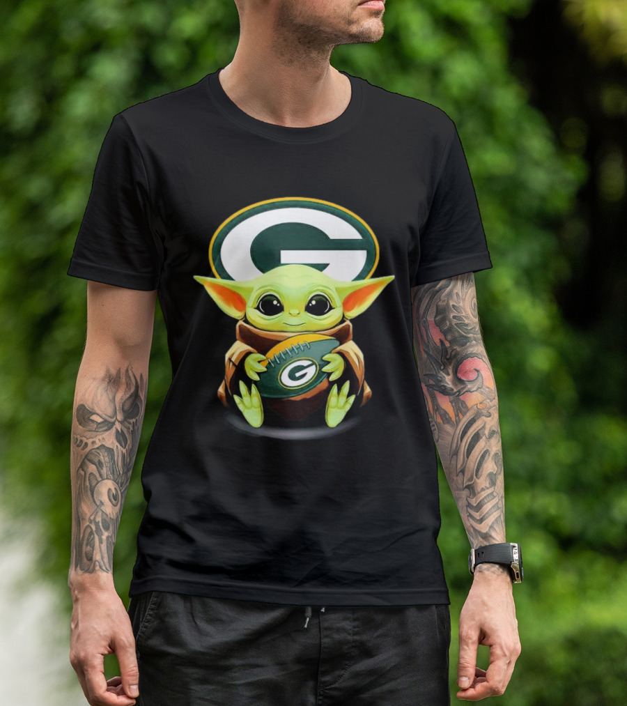 Baby Yoda Green Bay Packers Football Hug T-Shirt