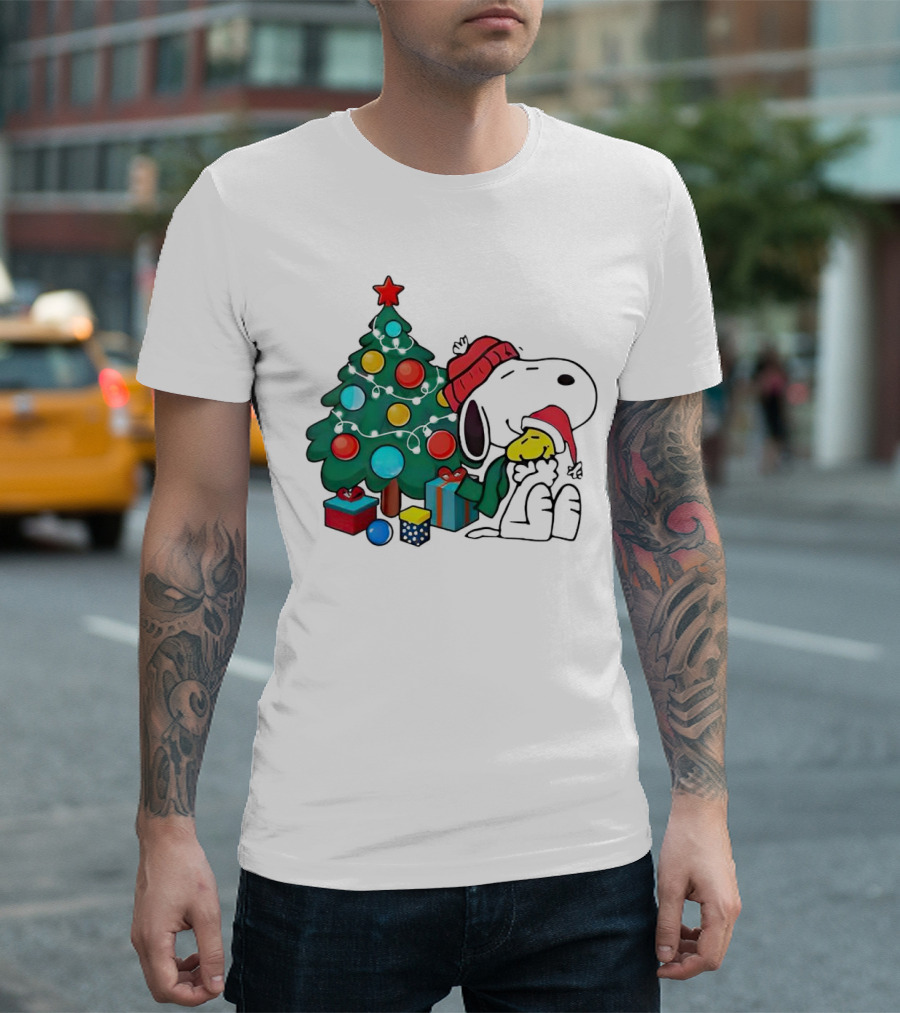 Snoopy Woodstock Christmas Tree Hug Gifts T-Shirt