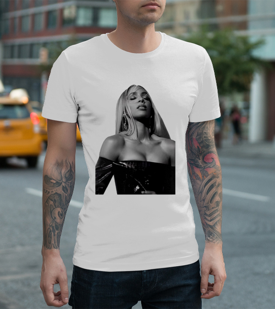Kelly Rowland Krew Iconic Black and White Fashion Pose T-Shirt