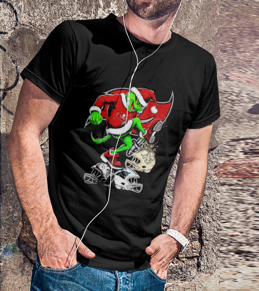 Tampa Bay Buccaneers Grinch Santa Stomping NFL Helmets Funny Christmas T-Shirt