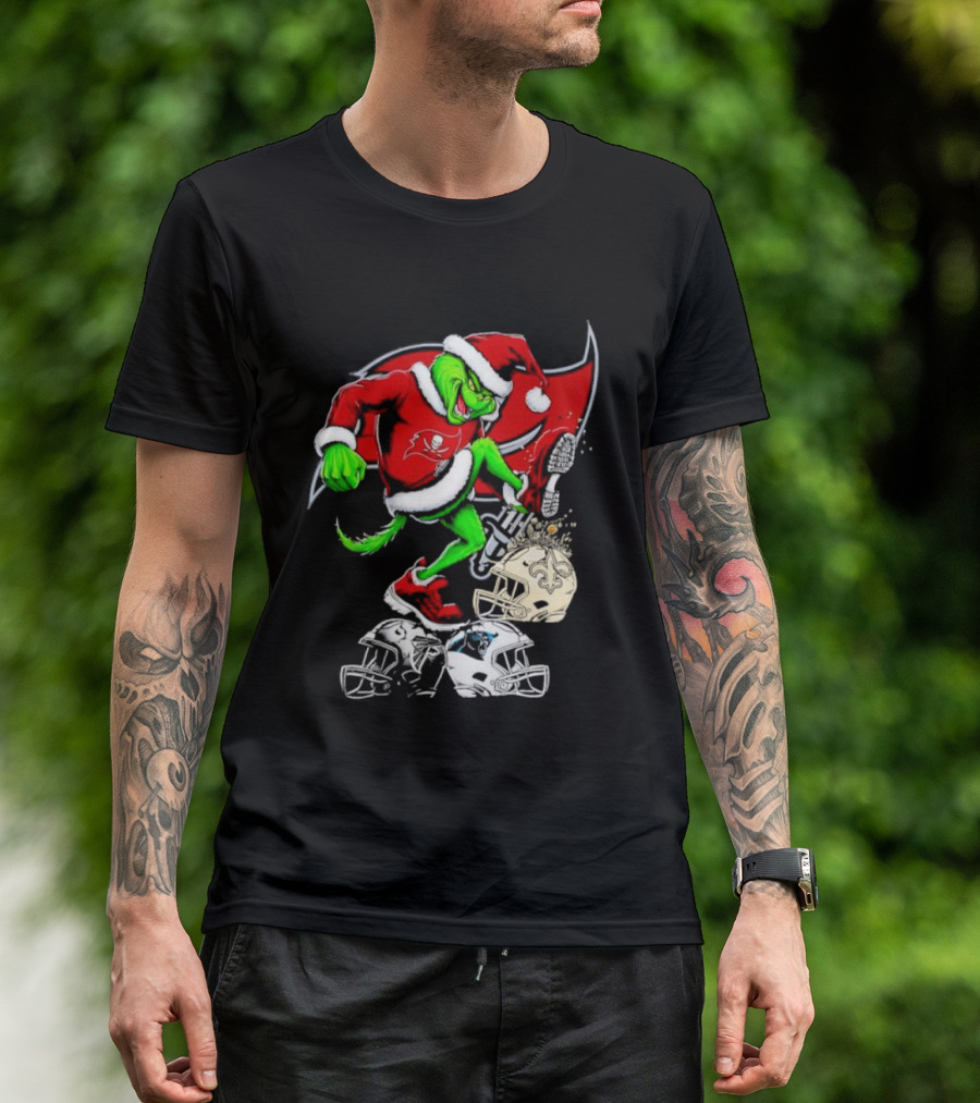 Tampa Bay Buccaneers Grinch Santa Stomping NFL Helmets Funny Christmas T-Shirt