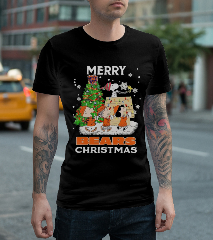 Peanuts Christmas Chicago Bears Merry Holiday Scene T-Shirt