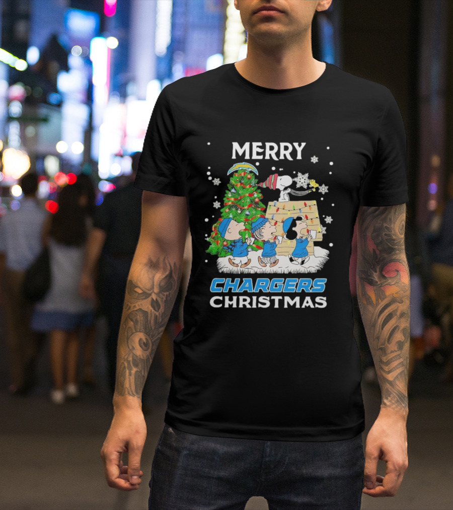 Merry Chargers Christmas Peanuts Characters T-Shirt