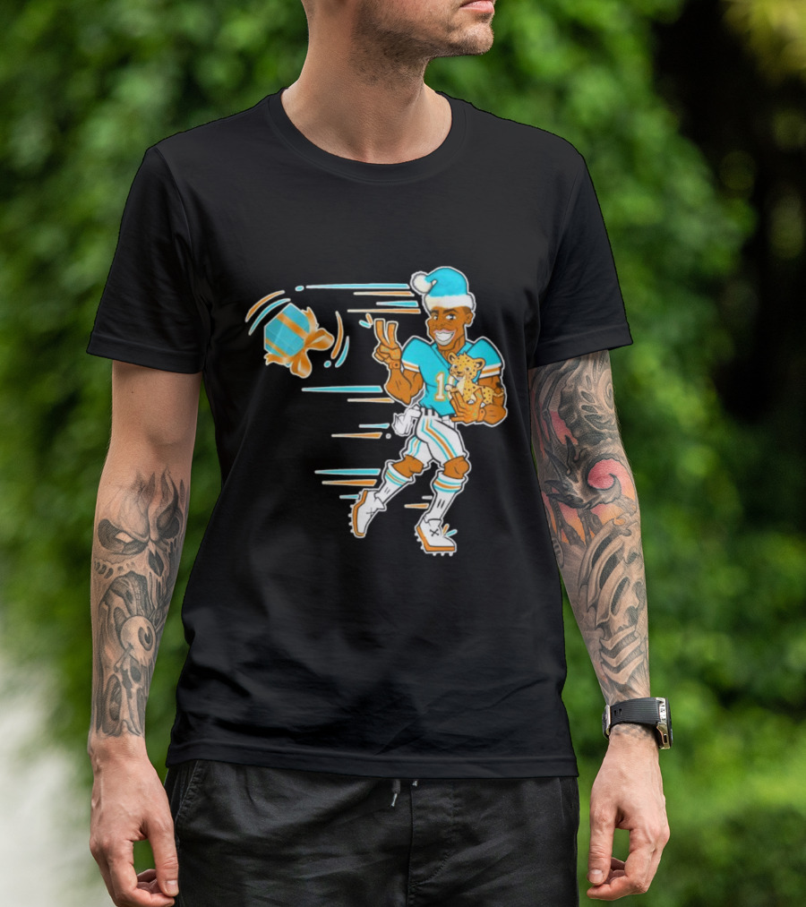 Tyreek Hill Cheetah Claus Football Holiday Player With Cheetah And Santa Hat T-Shirt