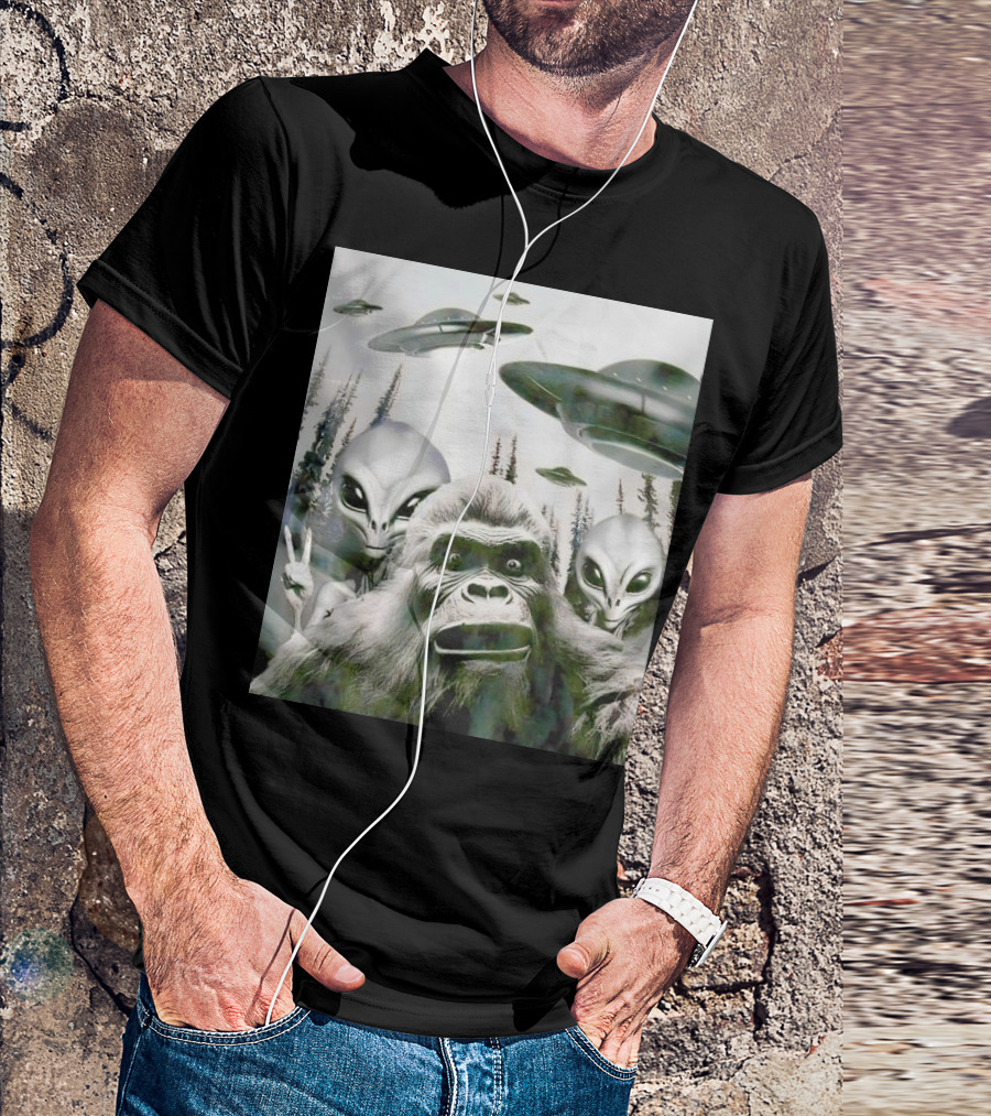 Bigfoot Aliens Selfie UFO Forest Adventure T-Shirt