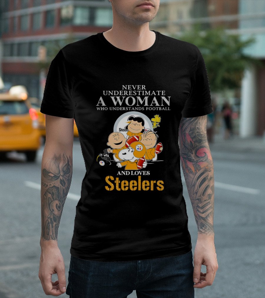 Peanuts Characters Never Underestimate A Woman Who Loves Steelers Football T-Shirt