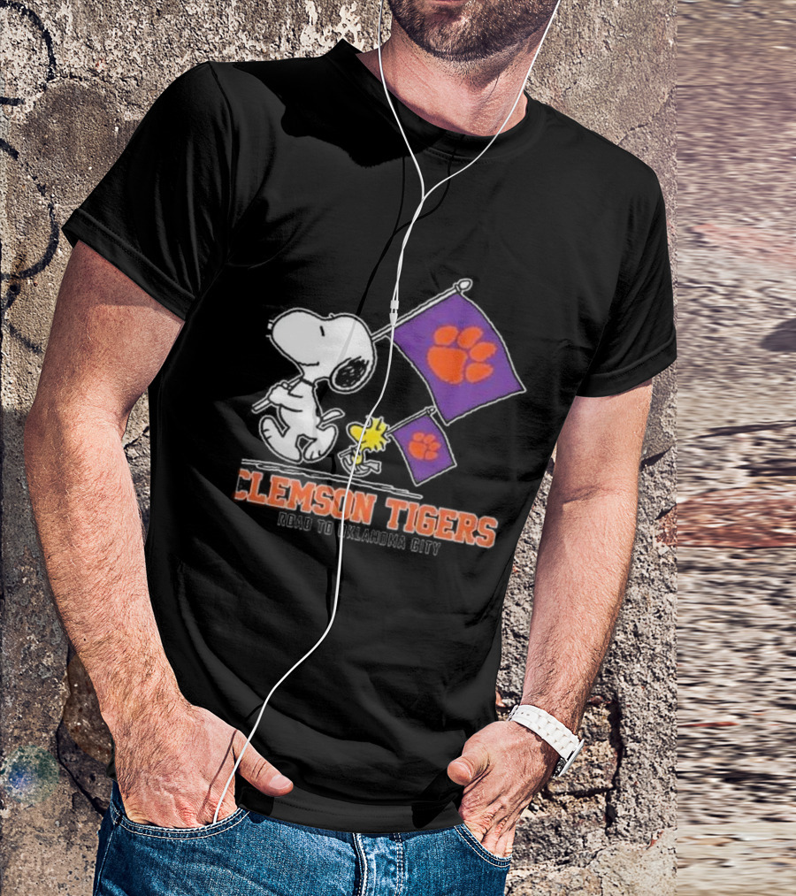 Snoopy And Woodstock Clemson Tigers Journey To Oklahoma City With Paw Flags T-Shirt