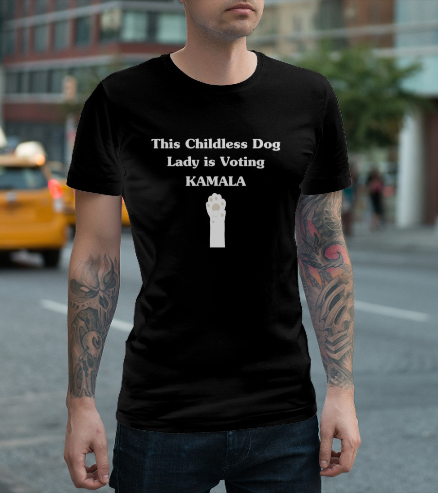 Childless Dog Lady Voting Kamala 2024 Paw Prints T-Shirt