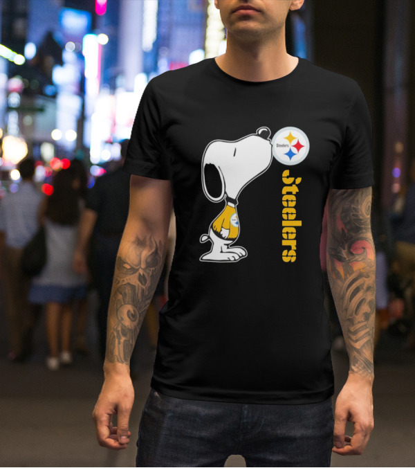 Snoopy Steelers Football Logo Kiss T-Shirt