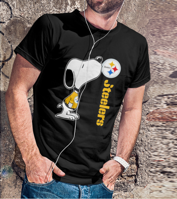 Snoopy Steelers Football Logo Kiss T-Shirt