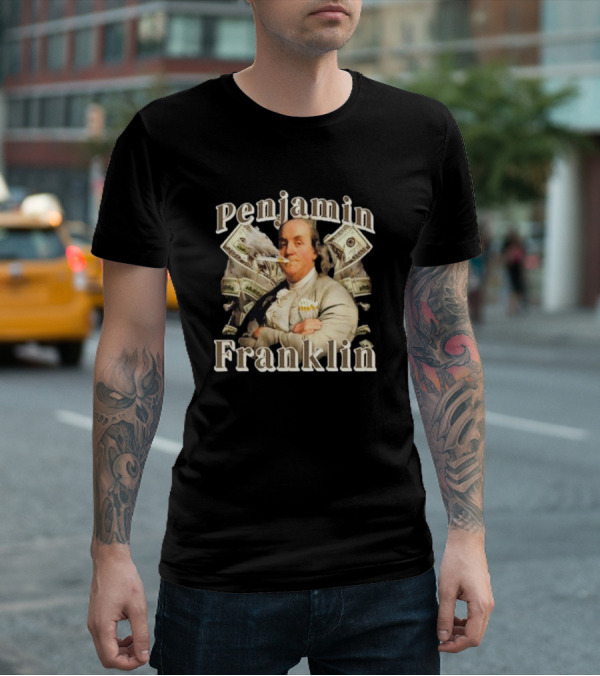 Penjamin Franklin Smoking Dollars Bills In Background T-Shirt