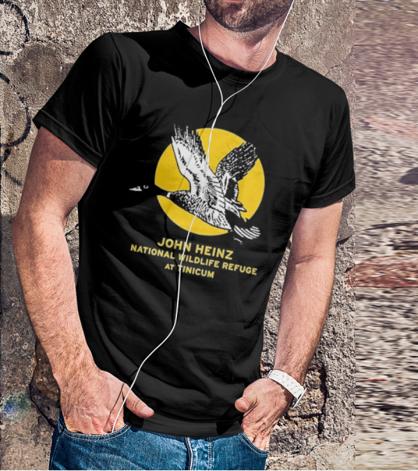 JOHN HEINZ NATIONAL WILDLIFE REFUGE AT TINICUM FLYING GOOSE SILHOUETTE WITH YELLOW SUN BACKGROUND T-Shirt
