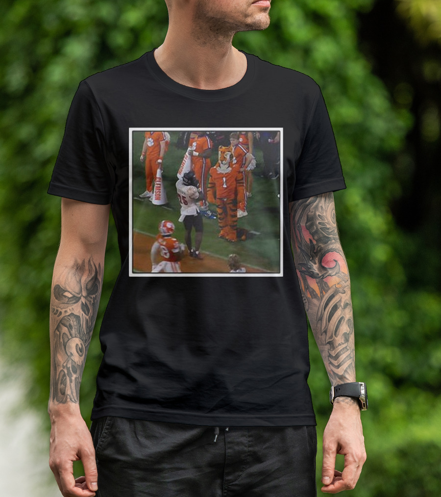 Clemson Tigers Mascot And Louisville Cardinals Player On Sideline T-Shirt
