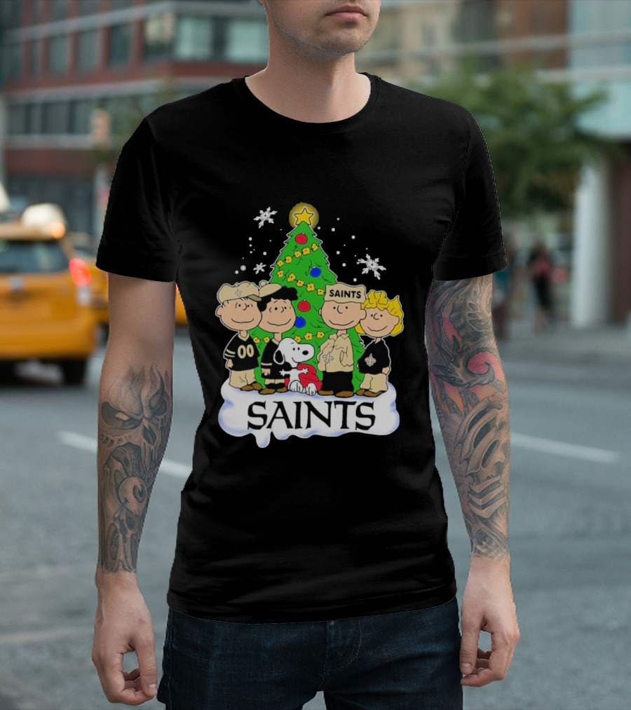 New Orleans Saints Snoopy Merry Christmas Charlie Brown Peanuts Tree T-Shirt
