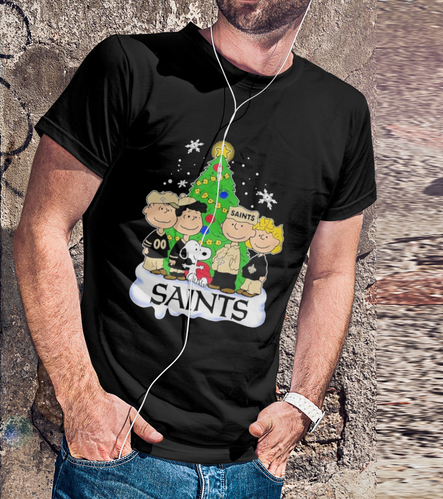 New Orleans Saints Snoopy Merry Christmas Charlie Brown Peanuts Tree T-Shirt