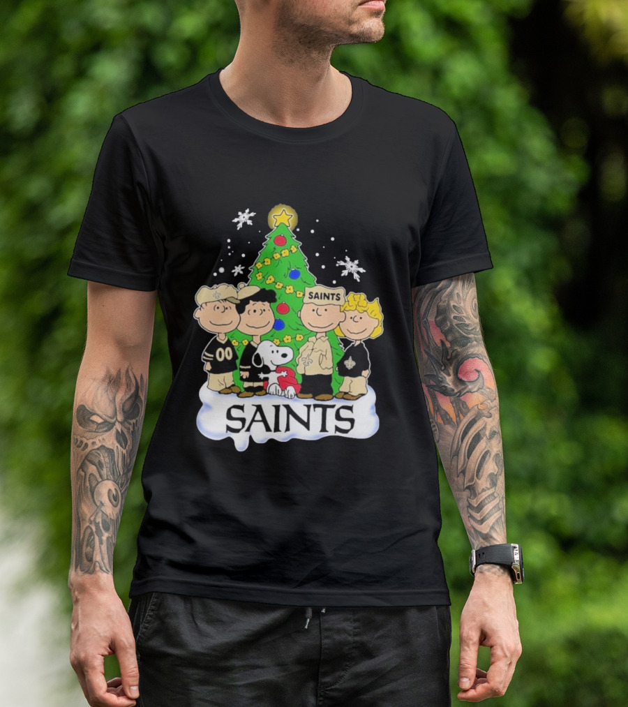 New Orleans Saints Snoopy Merry Christmas Charlie Brown Peanuts Tree T-Shirt