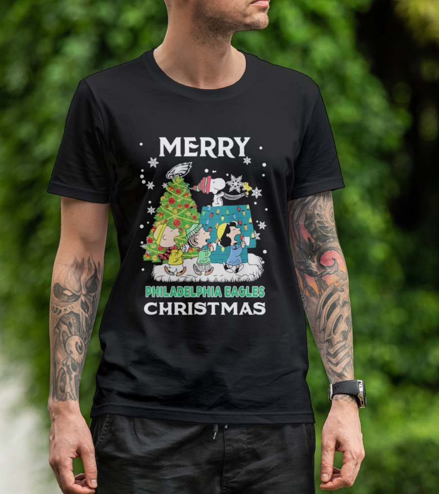 Merry Philadelphia Eagles Christmas Charlie Brown Snoopy Woodstock T-Shirt
