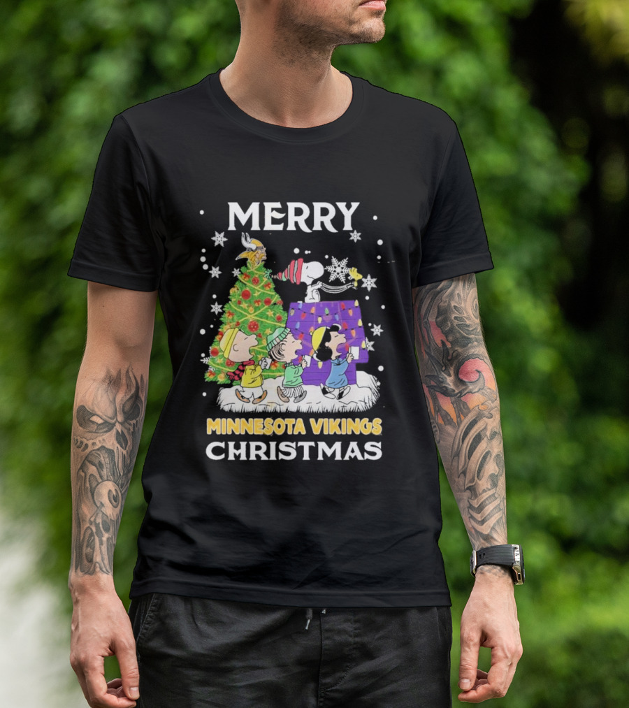 Merry Christmas Minnesota Vikings Snoopy Peanuts Holiday T-Shirt