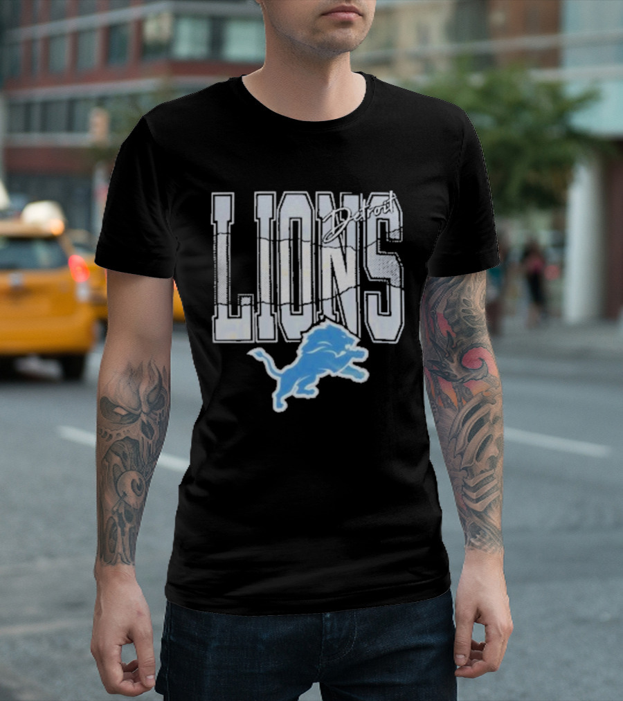 Detroit Lions Vintage Style Blue Lion Emblem On T-Shirt