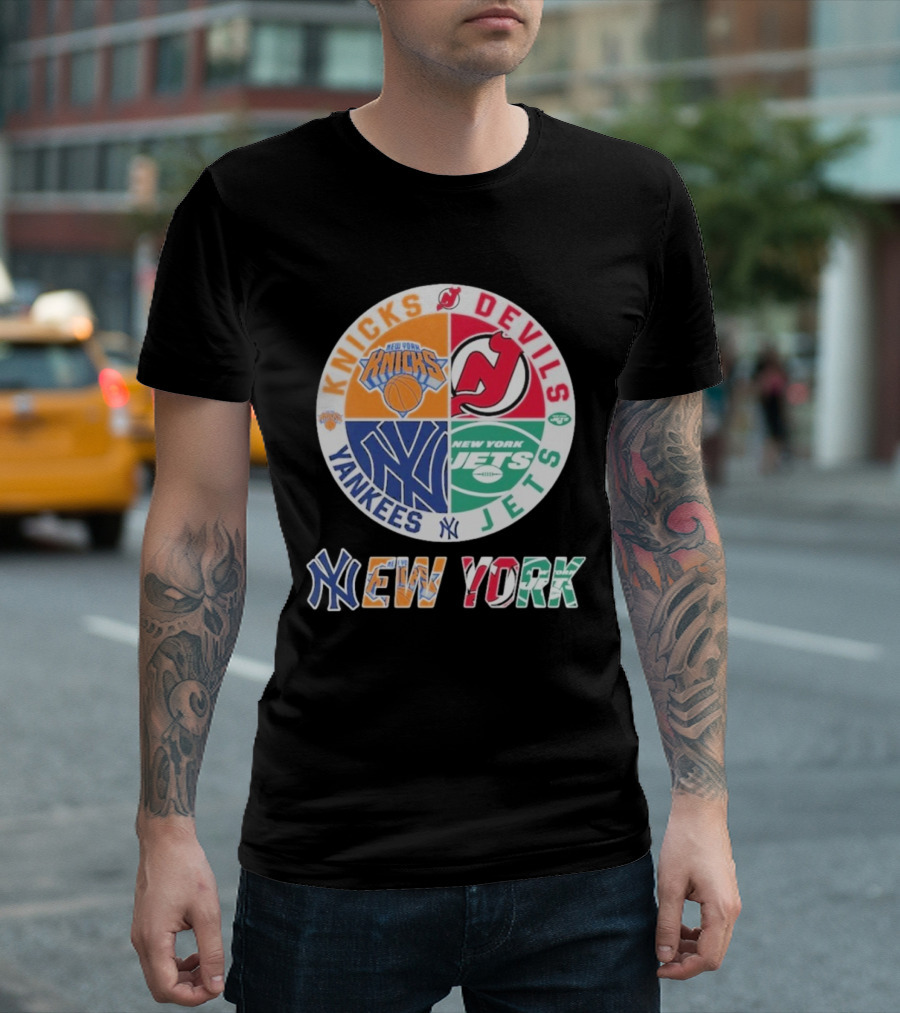 New York Knicks Yankees Jets Devils Circle New York T-Shirt