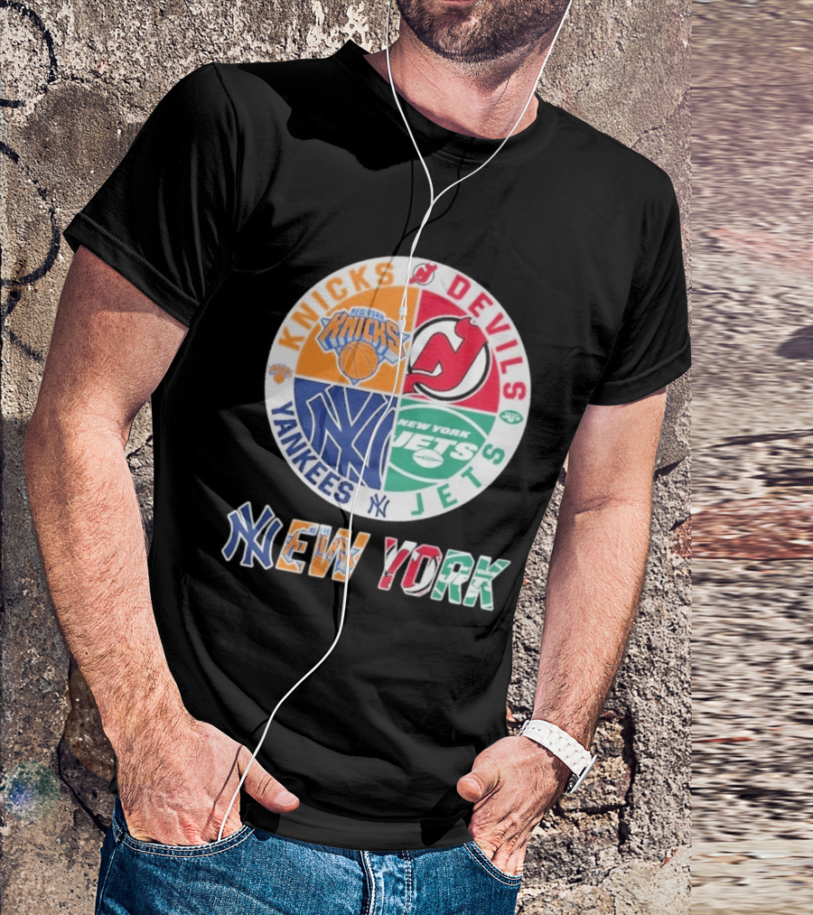New York Knicks Yankees Jets Devils Circle New York T-Shirt
