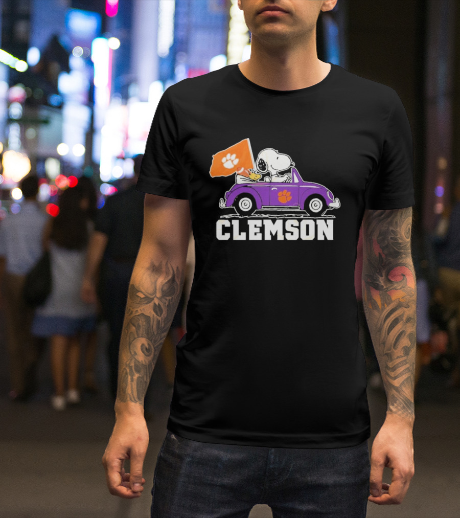 Snoopy Clemson Tigers Friendly Drive With Paw Flag T-Shirt