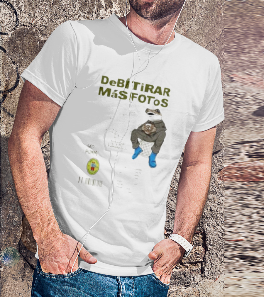 DeBI TiRAR MaS FOToS Bad Bunny 2025 Frog Sitting Blue Boots T-Shirt