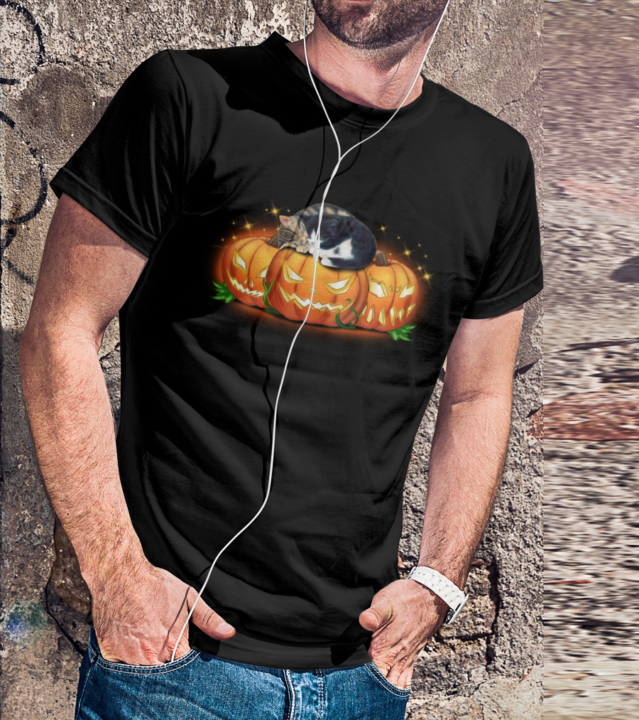 Sleeping Cat On Glowing Halloween Pumpkins With Jack-o'-Lantern Faces T-Shirt