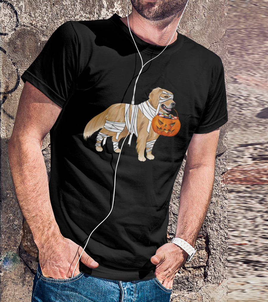 Golden Retriever Mummy With Halloween Pumpkin Basket T-Shirt