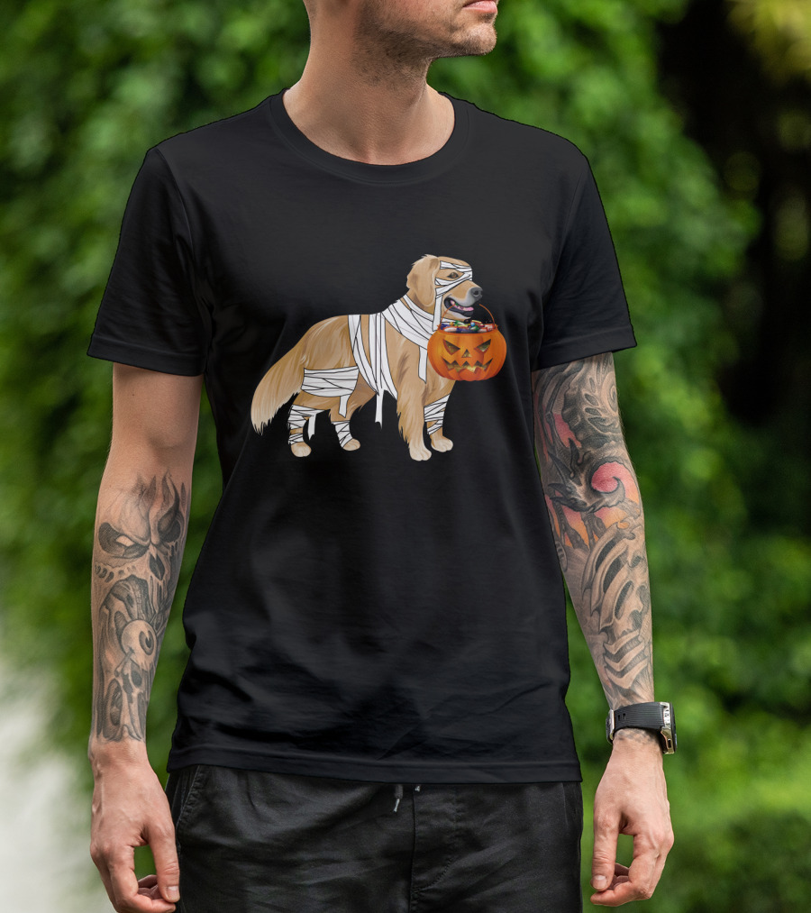 Golden Retriever Mummy With Halloween Pumpkin Basket T-Shirt