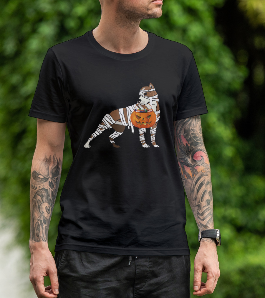 Halloween Mummy Wrapped Pitbull With Jack-O'-Lantern Pumpkin Basket T-Shirt