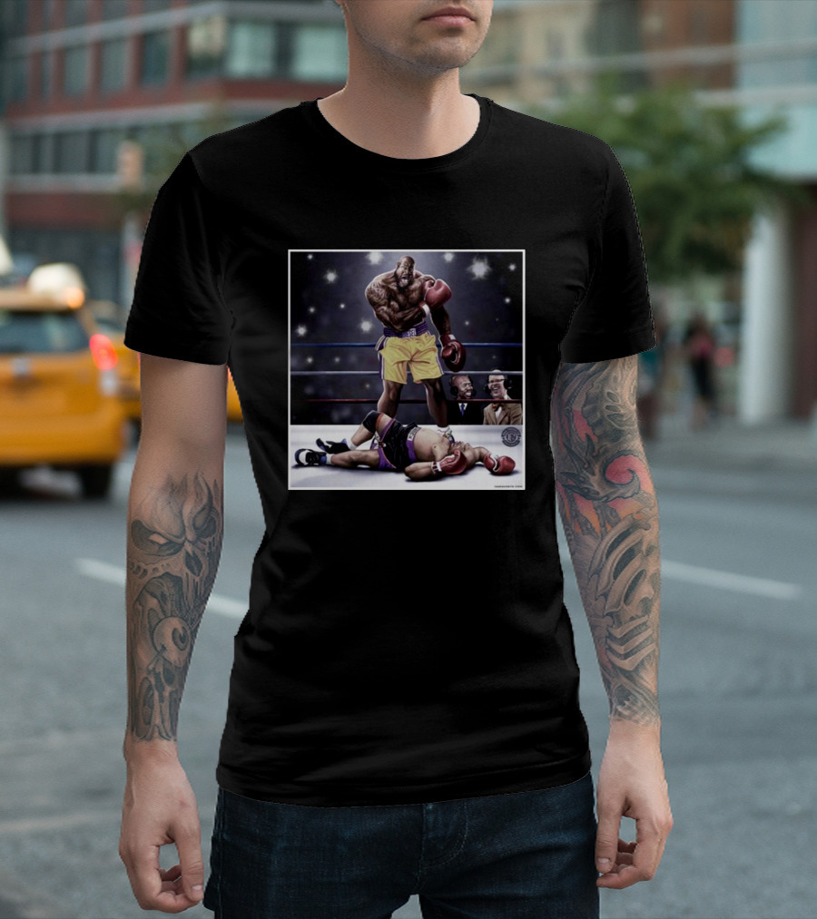 Shaquille O Neal And Chuck Boxing Match with Commentators T-Shirt