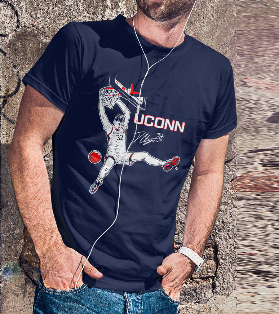 UConn Basketball Donovan Clingan Slam Dunk Signature 32 T-Shirt
