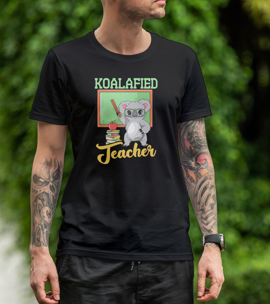 Koalafied Teacher Back To School Funny Koala Teacher Pun With Books And Blackboard T-Shirt