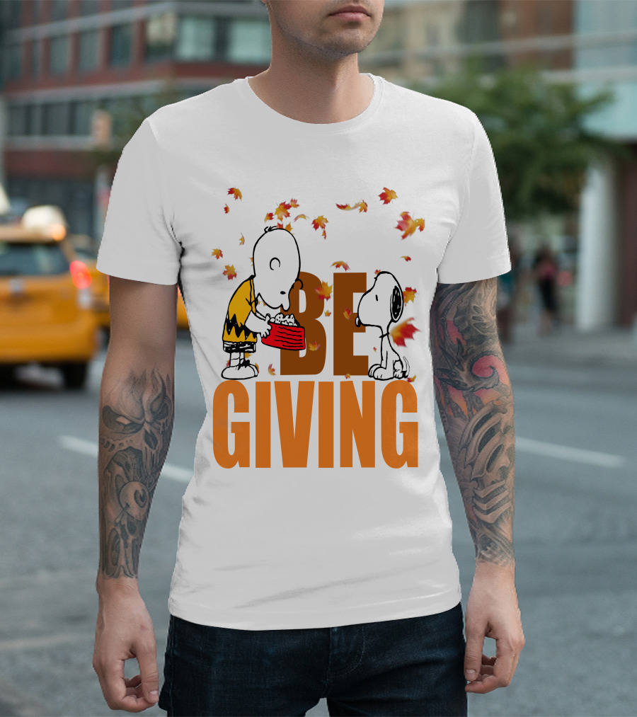 Charlie Brown and Snoopy Be Giving Thanksgiving Day Leaves T-Shirt
