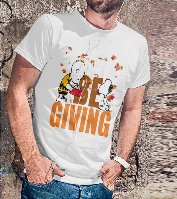 Charlie Brown And Snoopy Be Giving Thanksgiving Day Leaves T-Shirt