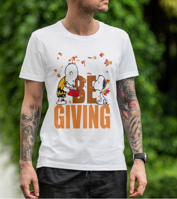Charlie Brown And Snoopy Be Giving Thanksgiving Day Leaves T-Shirt