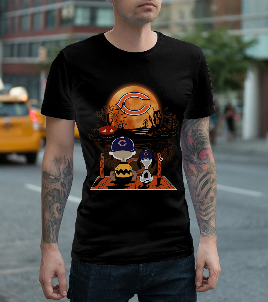 Charlie Brown Snoopy Chicago Bears Halloween Moon Scene T-Shirt