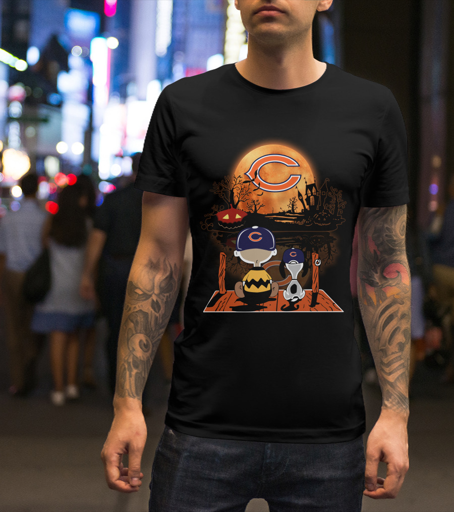 Charlie Brown Snoopy Chicago Bears Halloween Moon Scene T-Shirt